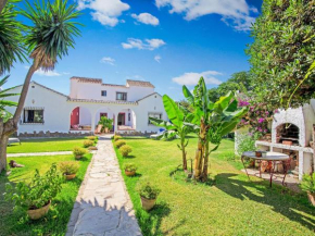 Superb beachfront villa with guest house 50m opposite